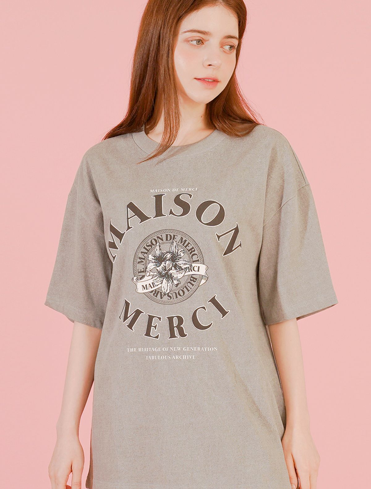 라 메종 스튜디오(LA MAISON STUDIO) UNISEX 르 리스 피그먼트 클래식 로고 스모키 반소매 티셔츠 라이트그레이(FCF2TS417M)