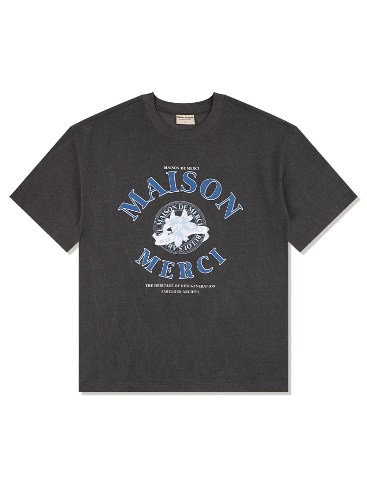 라 메종 스튜디오(LA MAISON STUDIO) UNISEX 르 리스 피그먼트 클래식 로고 스모키 반소매 티셔츠 차콜(FCF2TS417M)