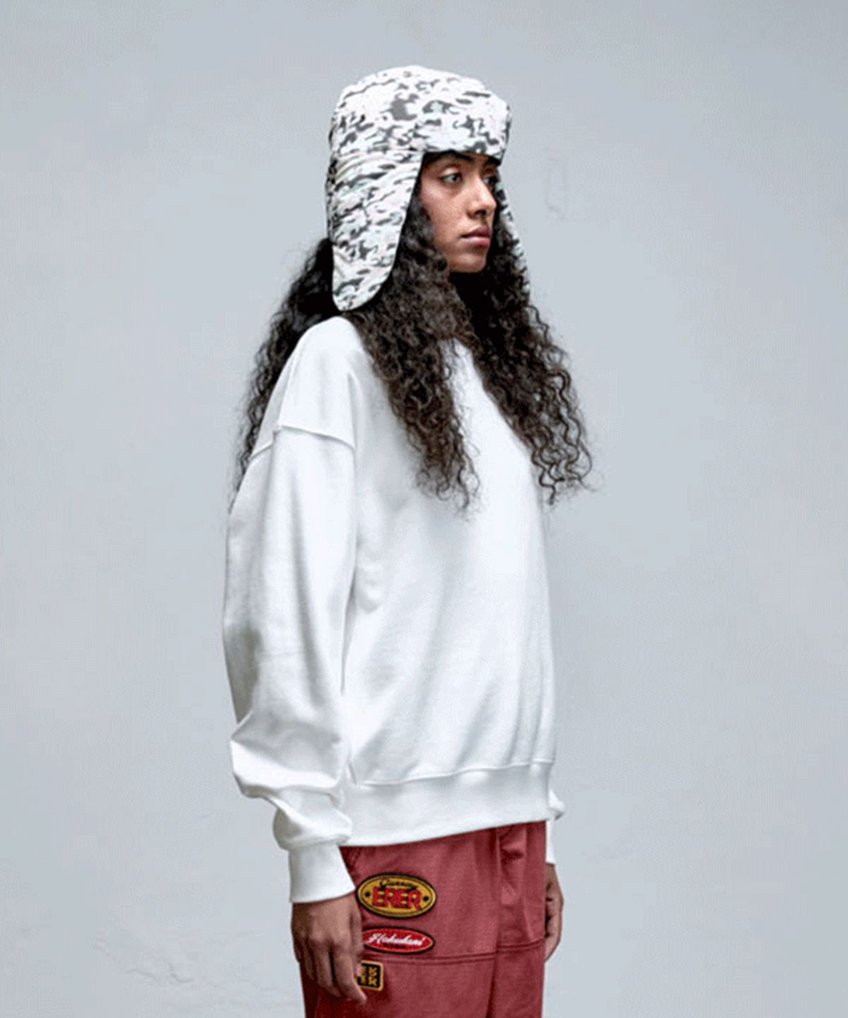 에르에르(ERER) Embroidered Detail Sweatshirt Ivory