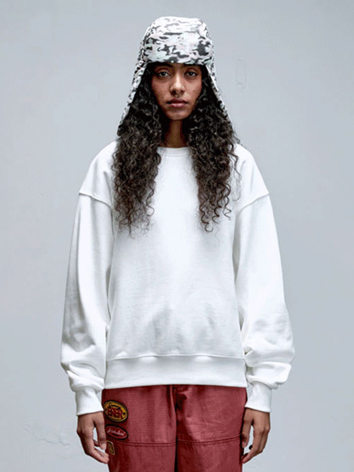 에르에르(ERER) Embroidered Detail Sweatshirt Ivory