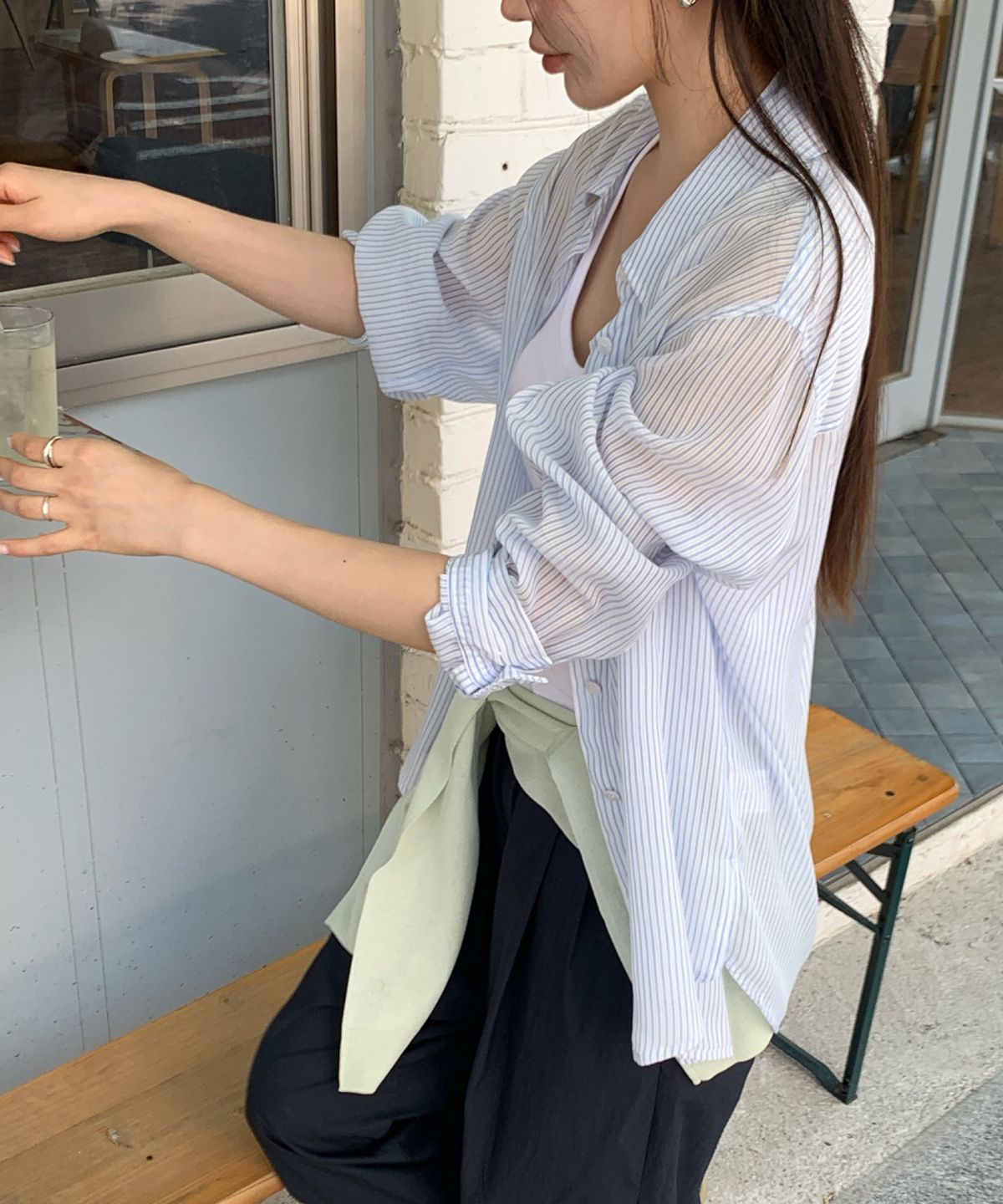 올리브 데 올리브(OLIVE DES OLIVE) 시어 스트라이프 셔츠 OW6XB3630