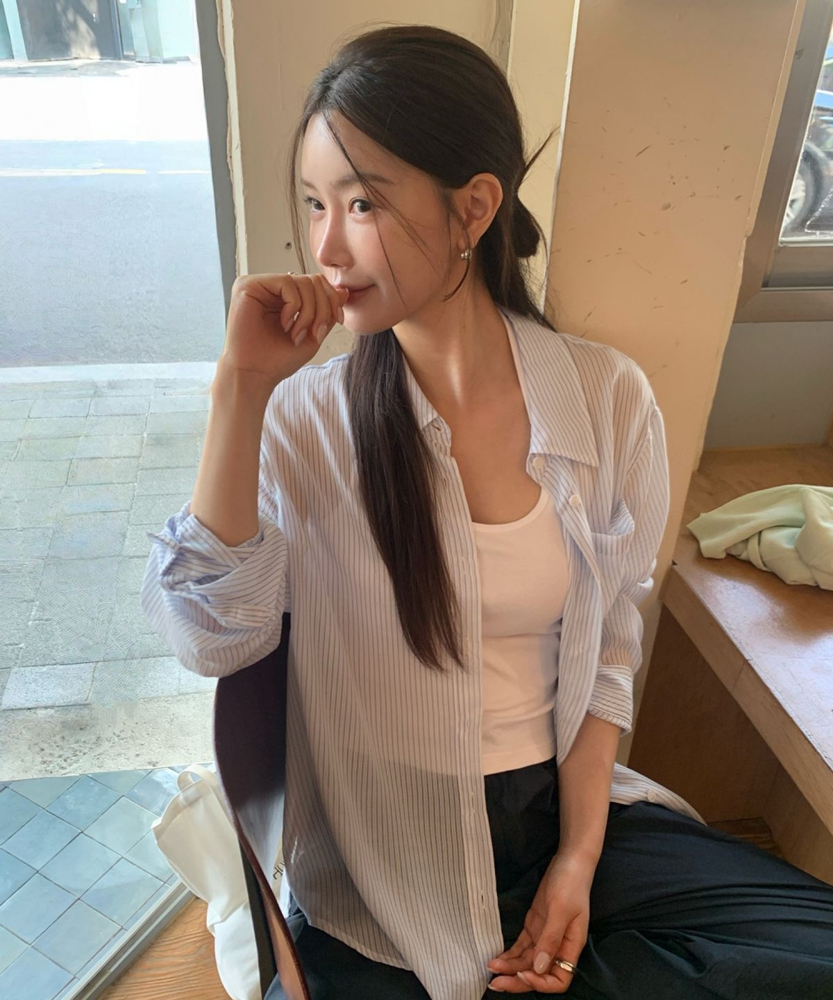 올리브 데 올리브(OLIVE DES OLIVE) 시어 스트라이프 셔츠 OW6XB3630
