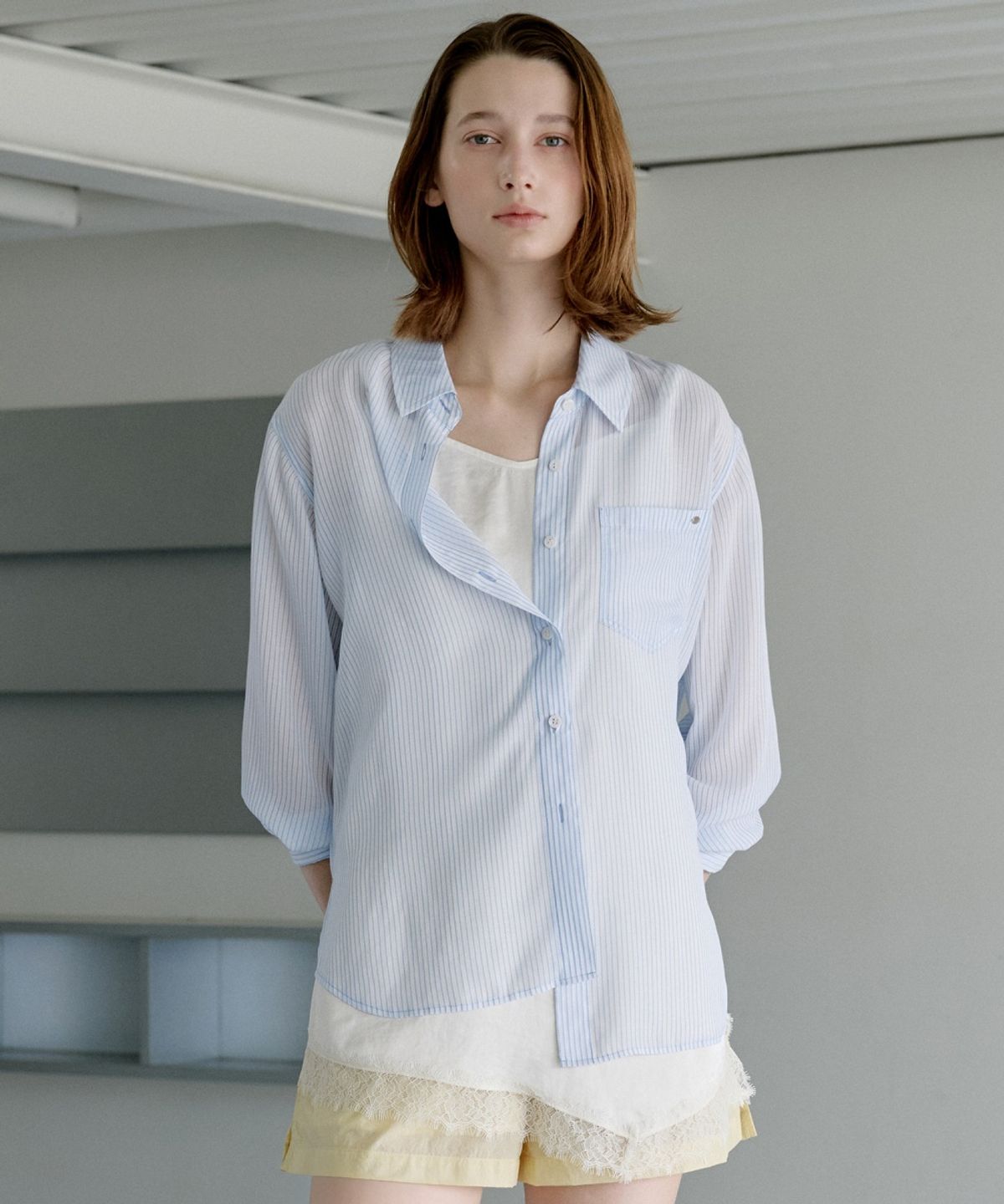 올리브 데 올리브(OLIVE DES OLIVE) 시어 스트라이프 셔츠 OW6XB3630