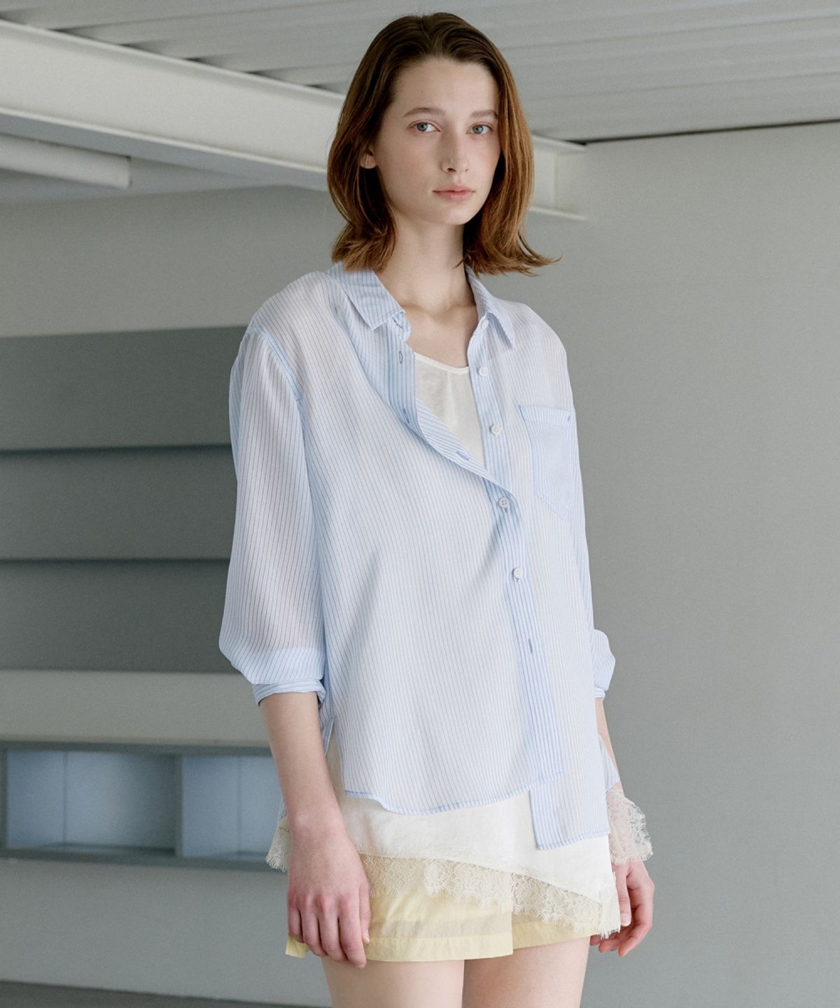 올리브 데 올리브(OLIVE DES OLIVE) 시어 스트라이프 셔츠 OW6XB3630