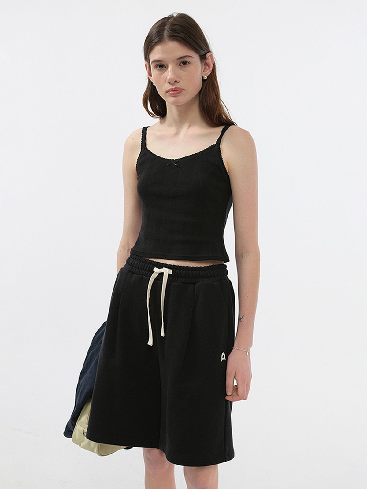 던스트(DUNST) UNISEX LEATHER LOGO SWEAT SHORTS_UDPA5B121_BLACK