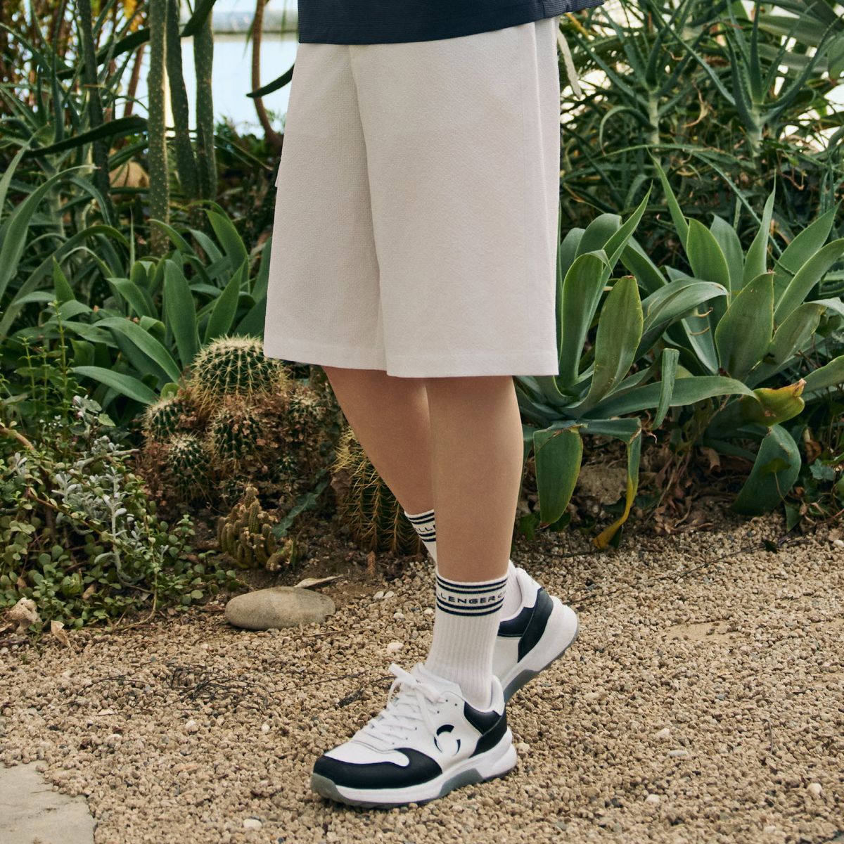 챌린저(CHALLENGER) 남성 시어서커 절개 디테일 5부 카고 반바지 화이트