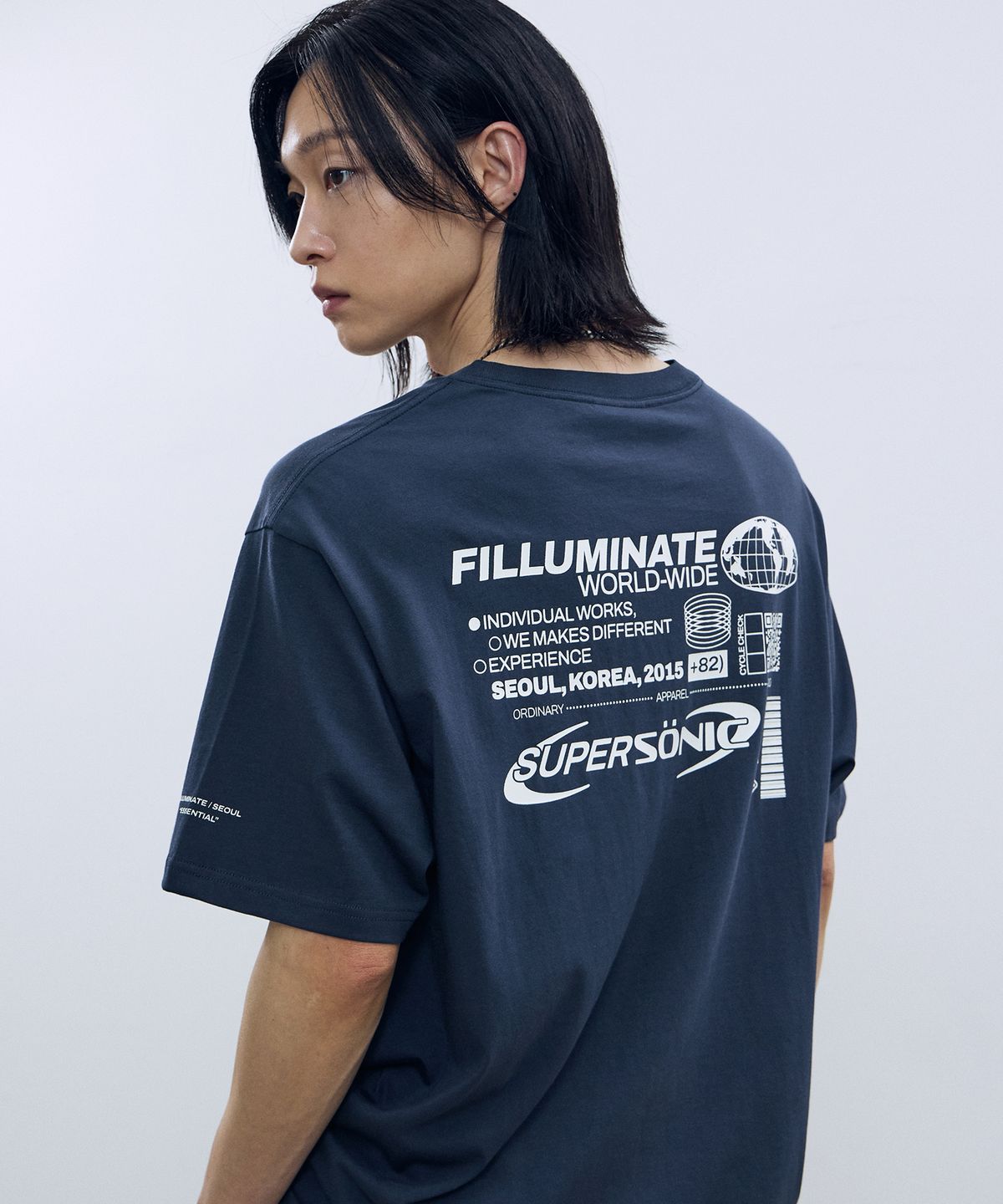 필루미네이트(FILLUMINATE) 월드 링크 티셔츠-네이비