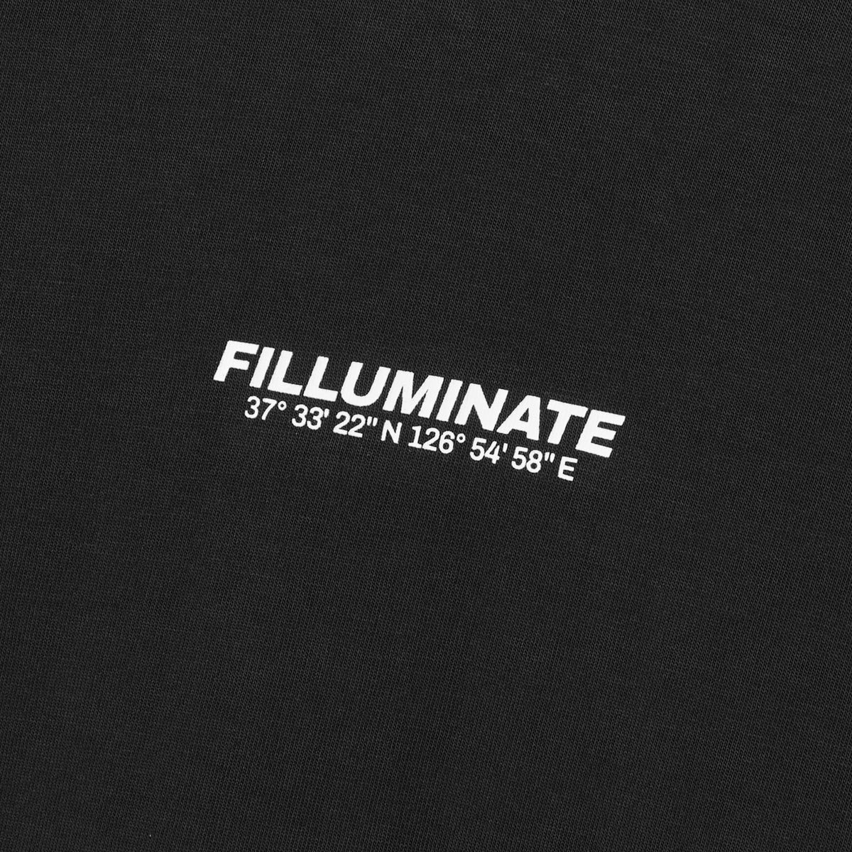 필루미네이트(FILLUMINATE) 월드 링크 티셔츠-블랙