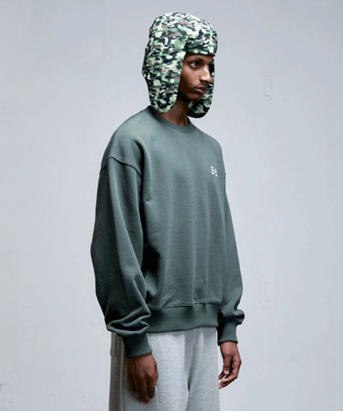 에르에르(ERER) Embroidered Detail Sweatshirt Green