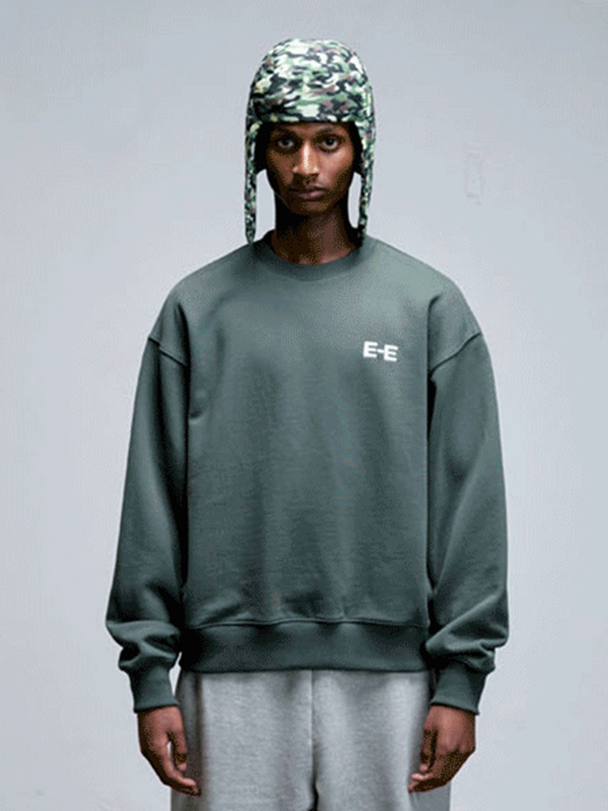 에르에르(ERER) Embroidered Detail Sweatshirt Green