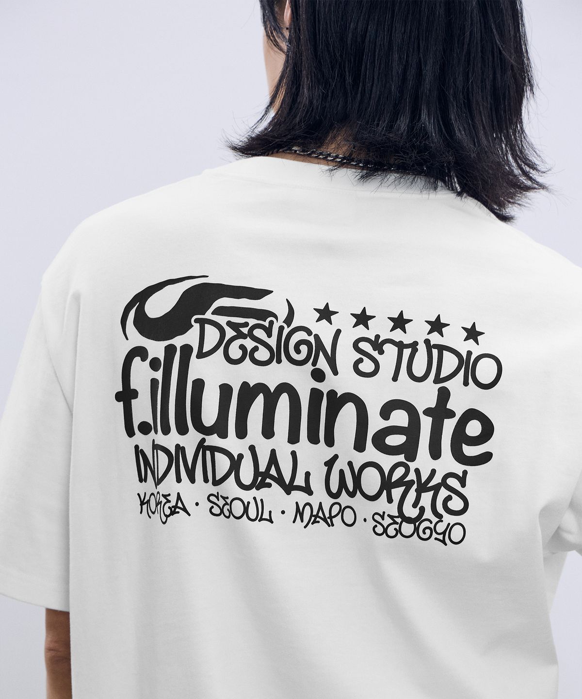 필루미네이트(FILLUMINATE) 너티 백 프린팅 티셔츠-화이트
