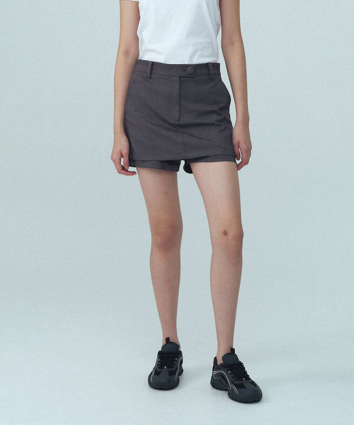 레스트앤레크레이션(REST&RECREATION) LOW RISE BUTTON SKORT - GREY