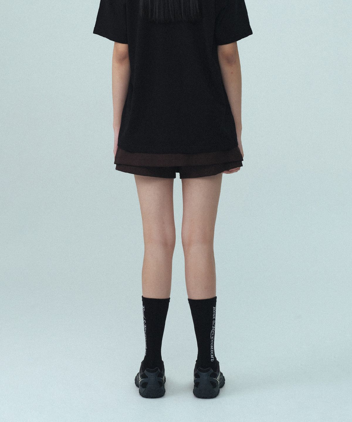 레스트앤레크레이션(REST&RECREATION) LOW RISE BUTTON SKORT - BROWN