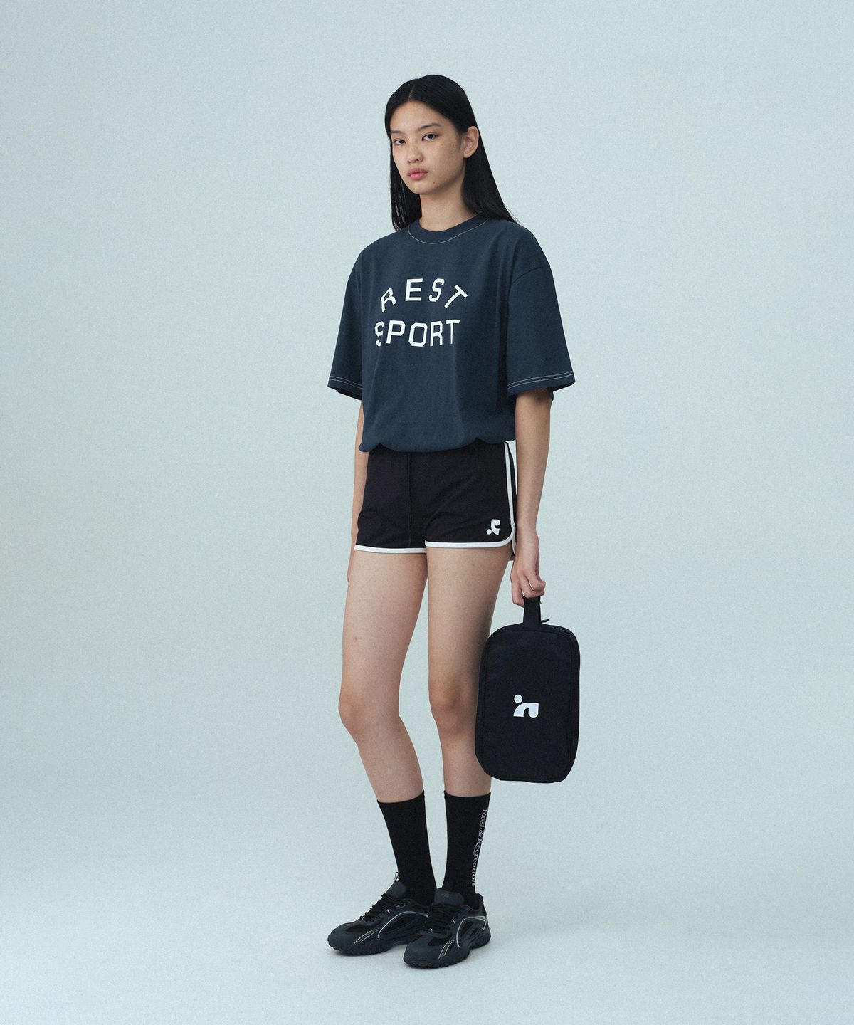 레스트앤레크레이션(REST&RECREATION) BEACH POUCH BAG - BLACK