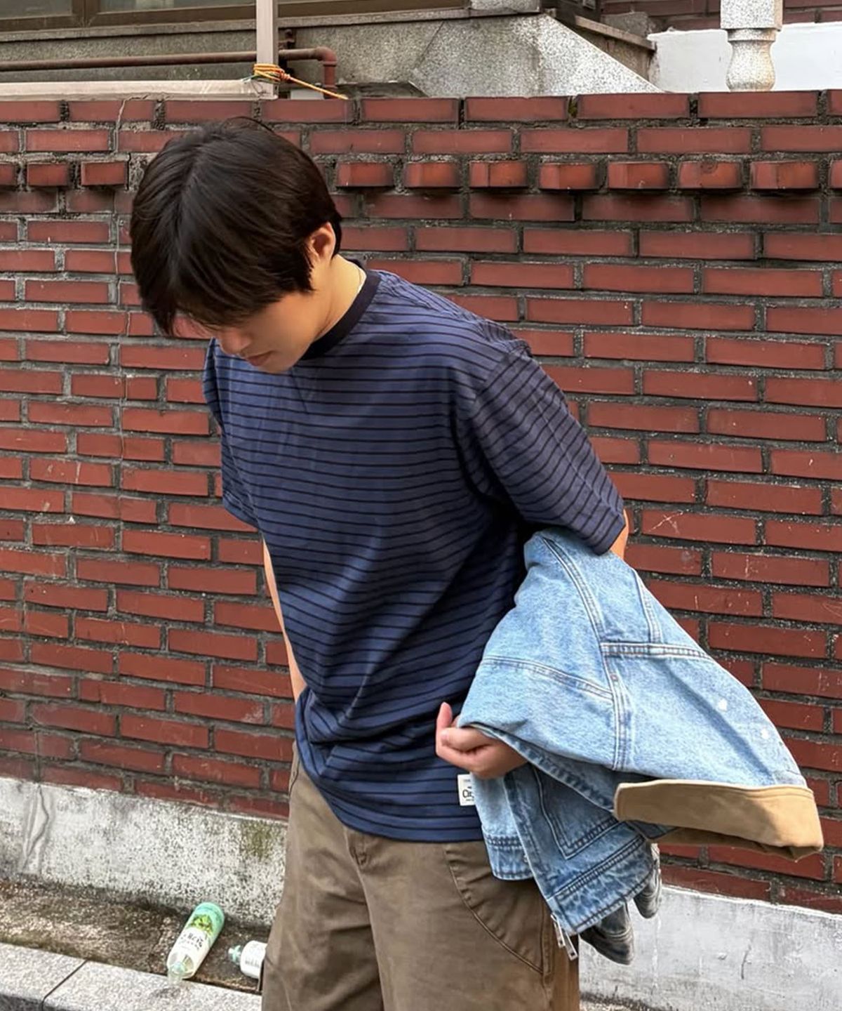 어반디타입(URBANDTYPE) 빈티지 라벨 스트라이프 티셔츠_네이비