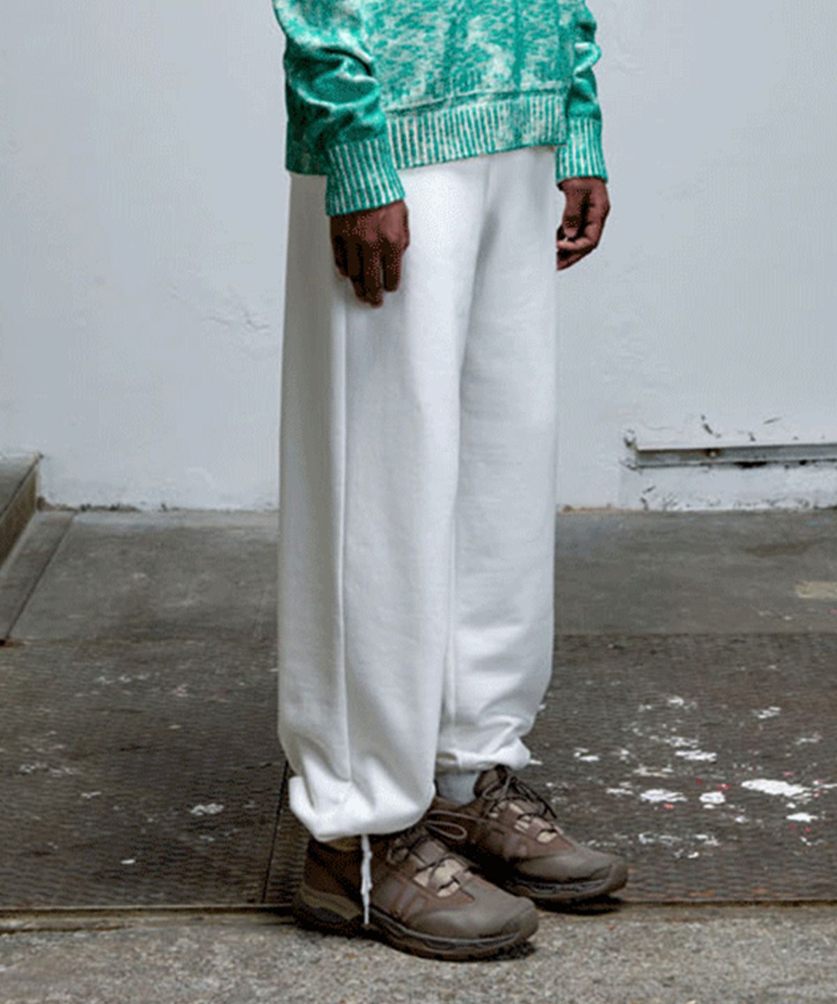 에르에르(ERER) Embroidered Detail SweatPants Ivory