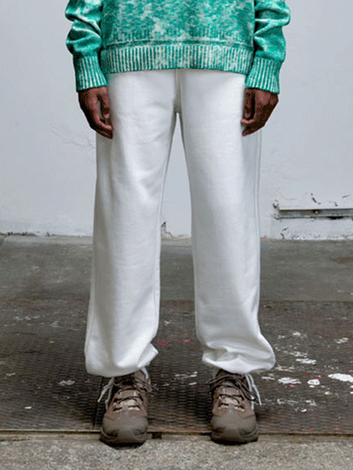 에르에르(ERER) Embroidered Detail SweatPants Ivory
