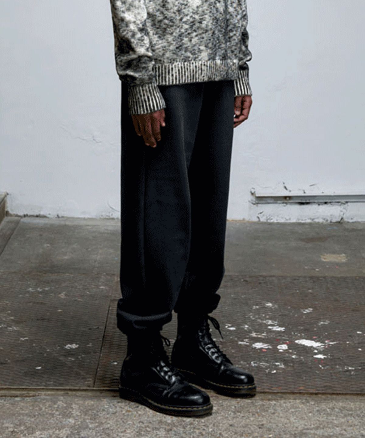 에르에르(ERER) Embroidered Detail Sweatpants Charcoal