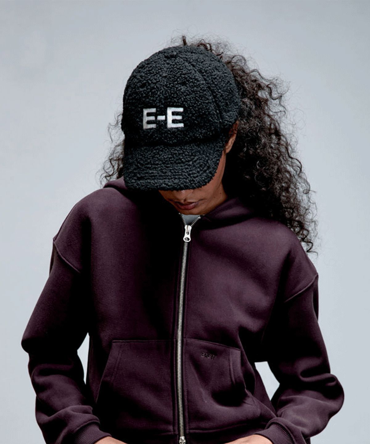 에르에르(ERER) Embroidered Detail Fleece Baseball Cap Black