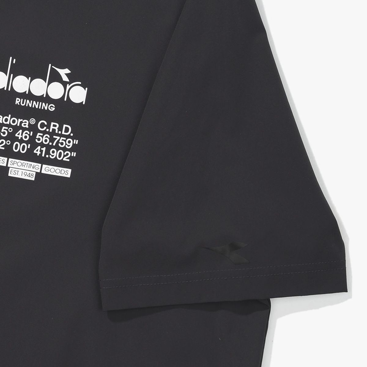디아도라(diadora) 러닝 쿨링 반팔 피스테 DARK GREY
