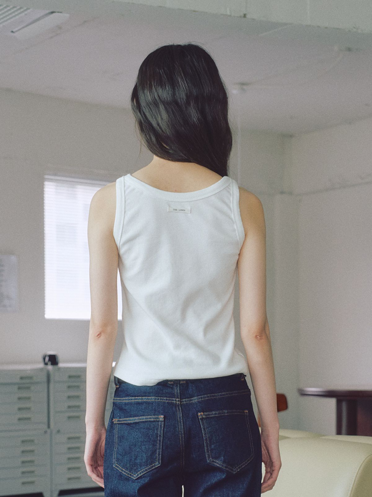 로우비(LOWBI) GLOW SLEEVELESS WHITE