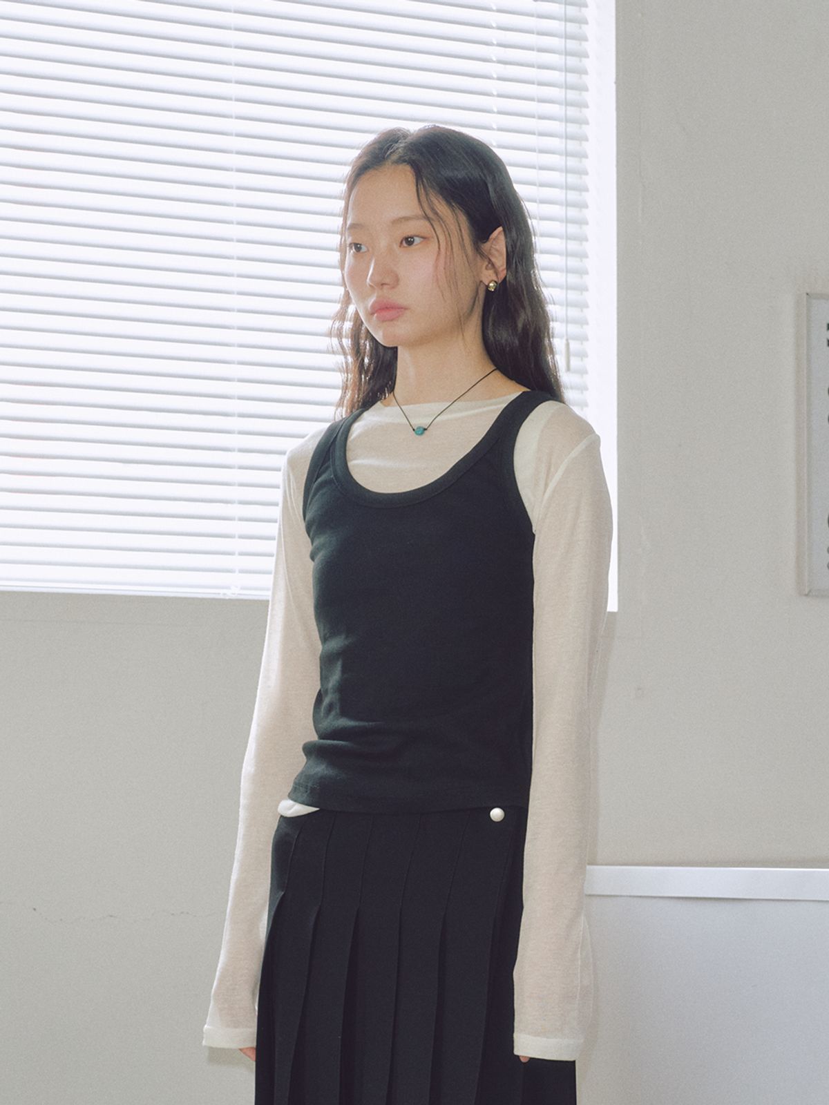로우비(LOWBI) GLOW SLEEVELESS BLACK