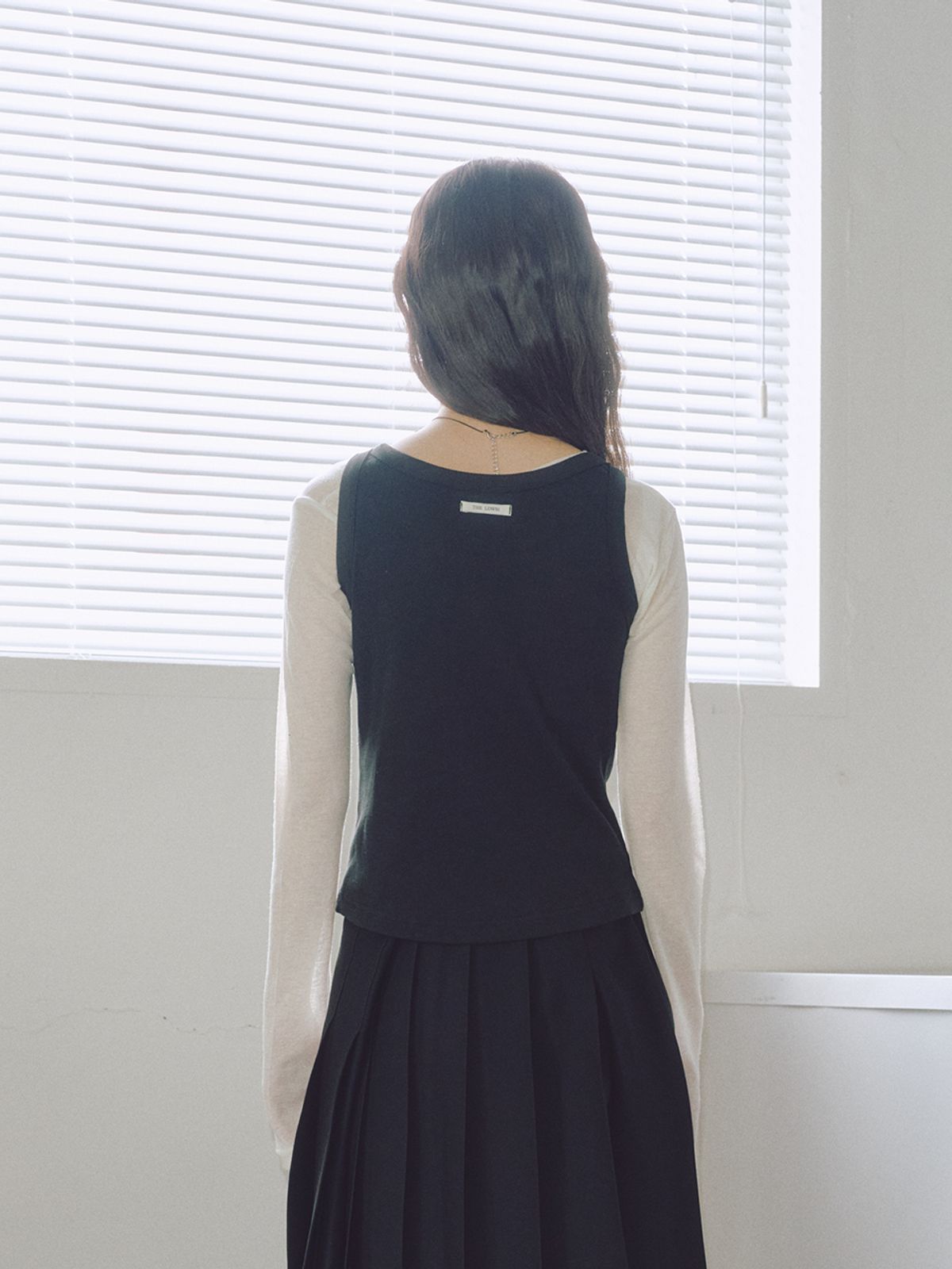 로우비(LOWBI) GLOW SLEEVELESS BLACK