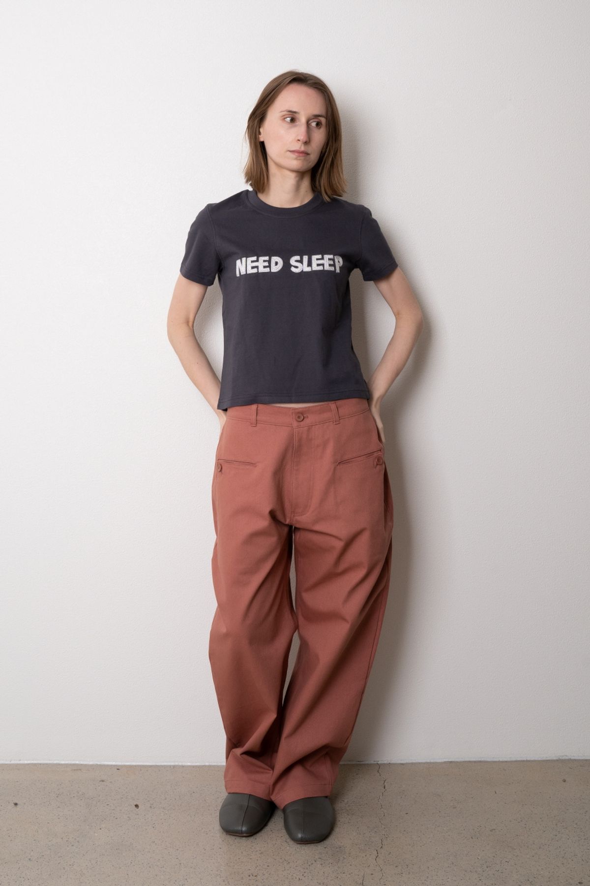 니드슬립(NEED SLEEP) 1/2 need sleep tee [charcoal]