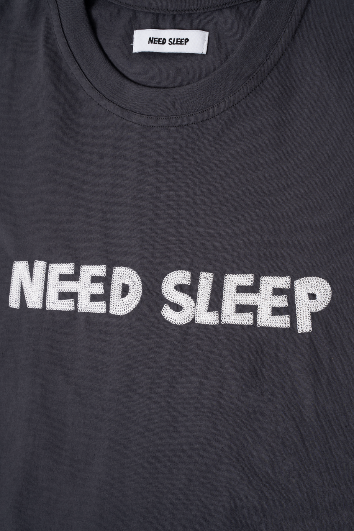 니드슬립(NEED SLEEP) 1/2 need sleep tee [charcoal]