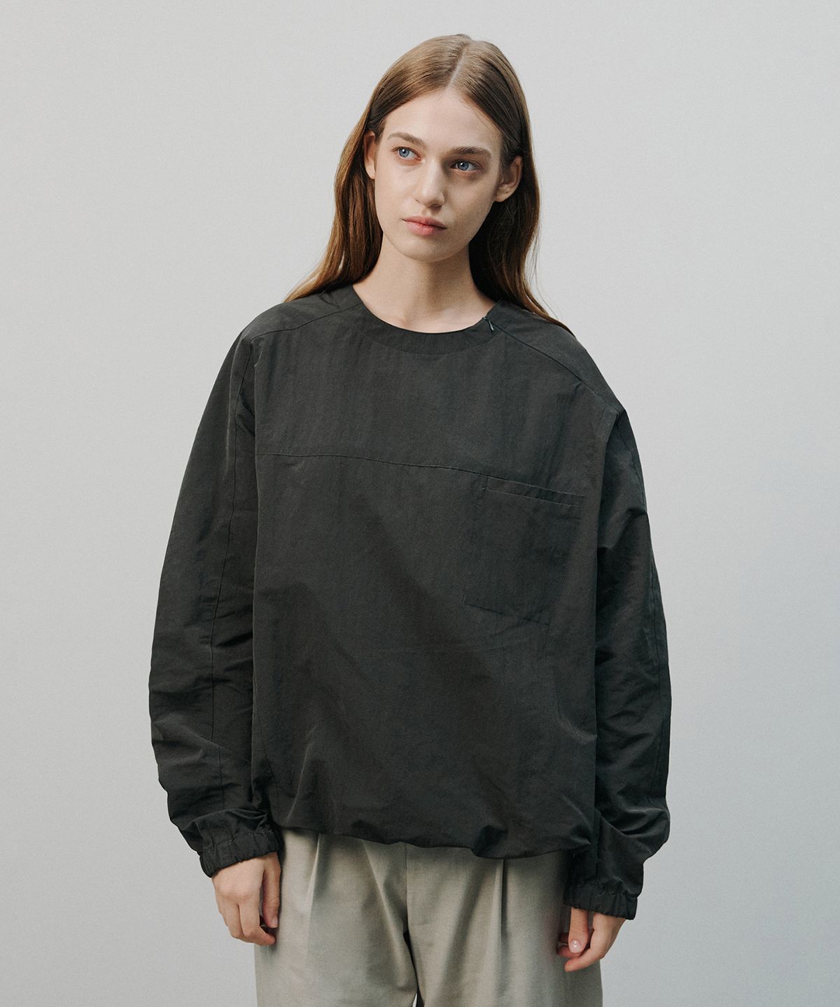 르엠토(L'EMTO) NYLON CREW NECK SWEAT SHIRT_CHACOAL