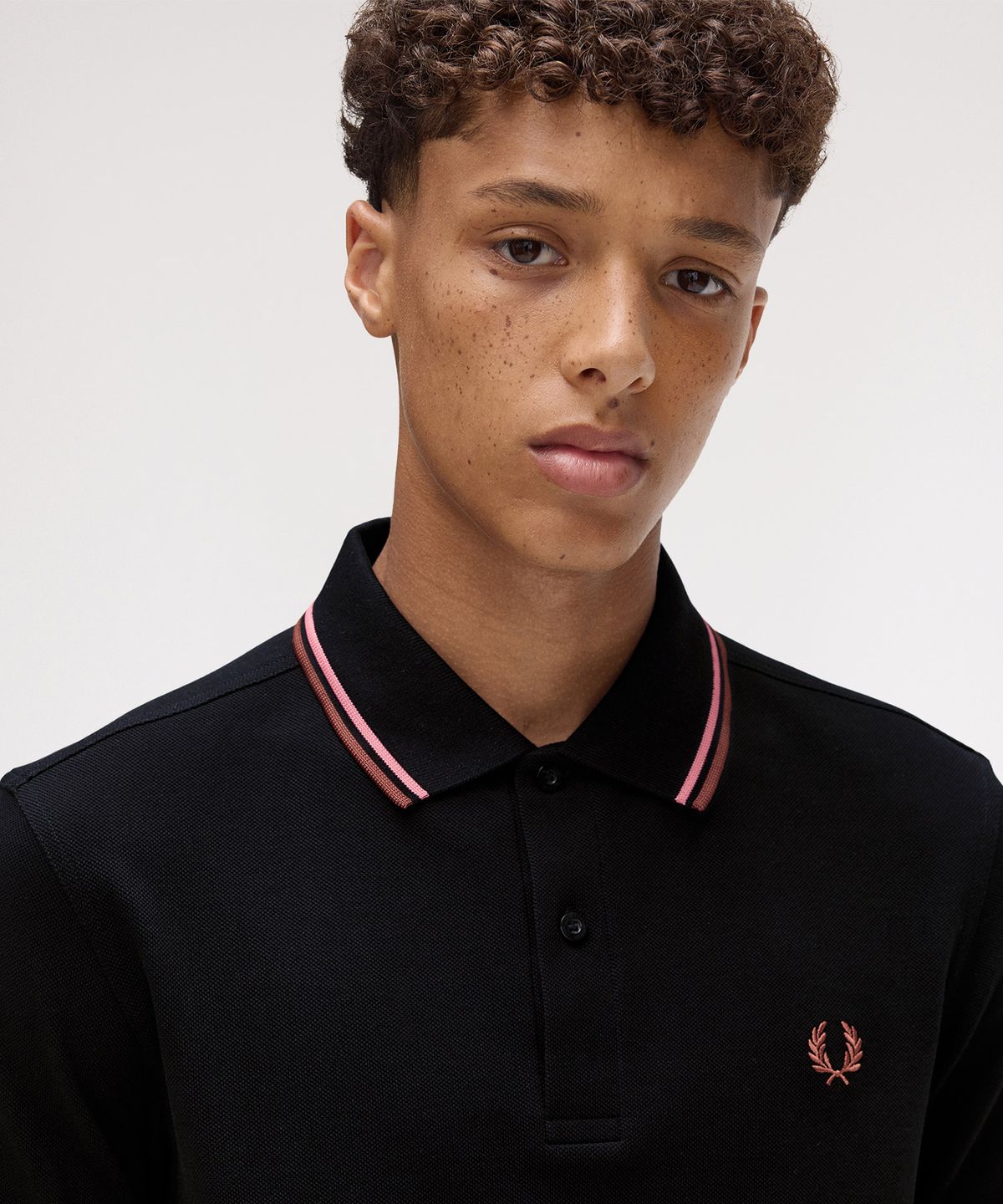 프레드페리(FRED PERRY) [M3600] 트윈 팁 프레드페리 셔츠 - 블랙/퍼티 핑크/위스키브라운 AFPM2513600-Y67