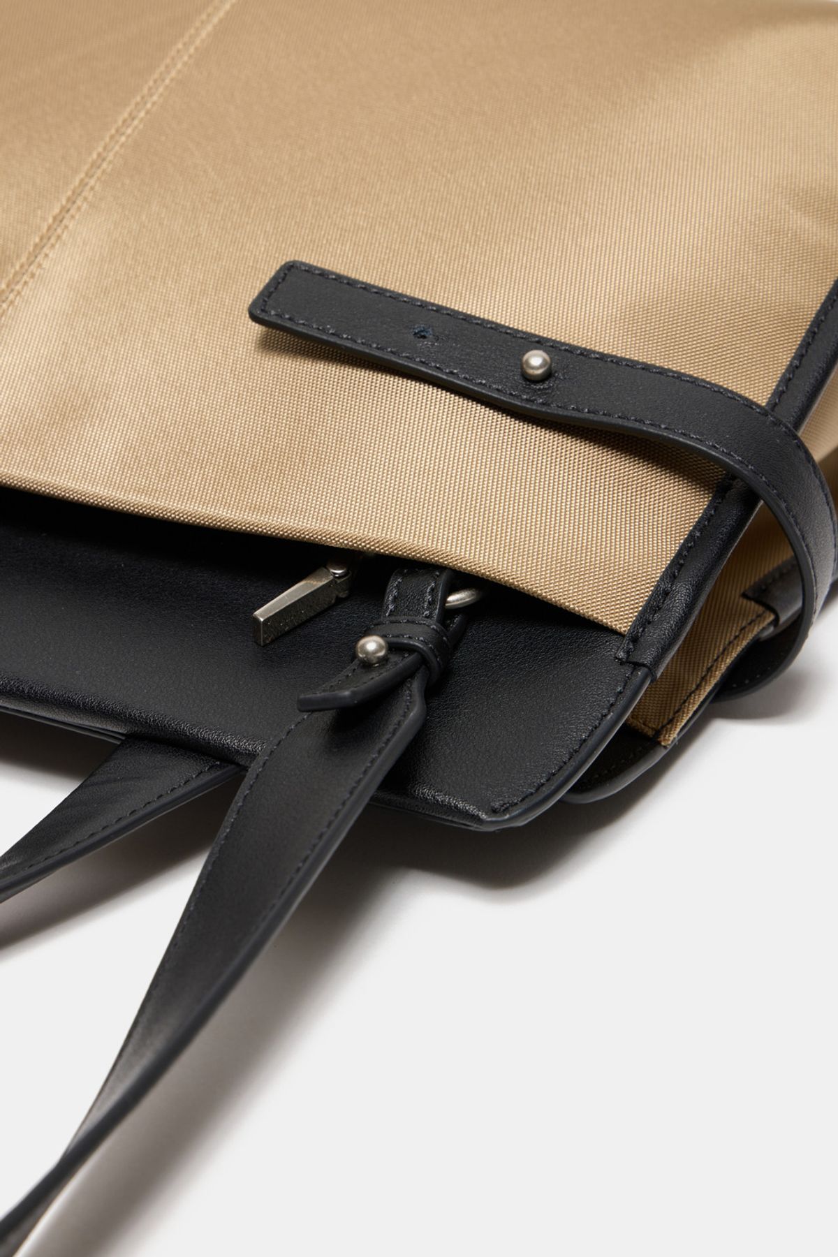 쿠론(COURONNE) Facade Noa Tote 36 Nylon_RCBTX25142BKX