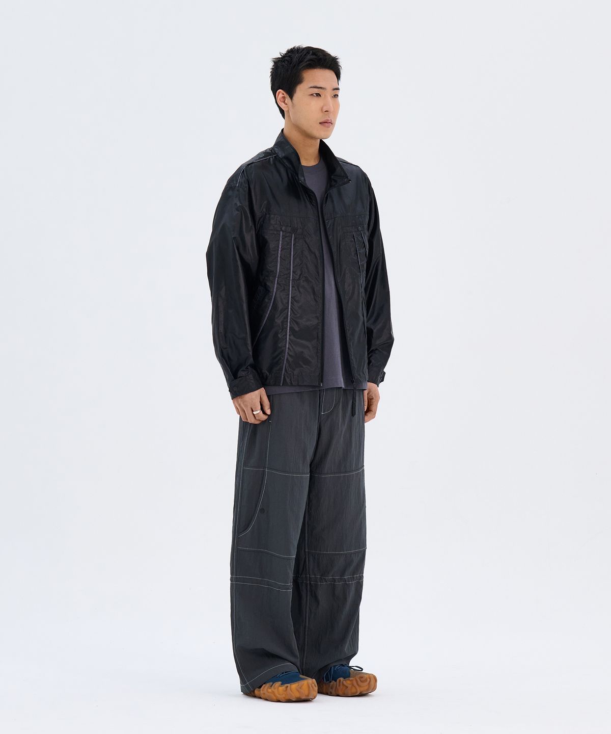 논타입(NONTYPE) PIPING LIGHT WIND JUMPER (BLACK)