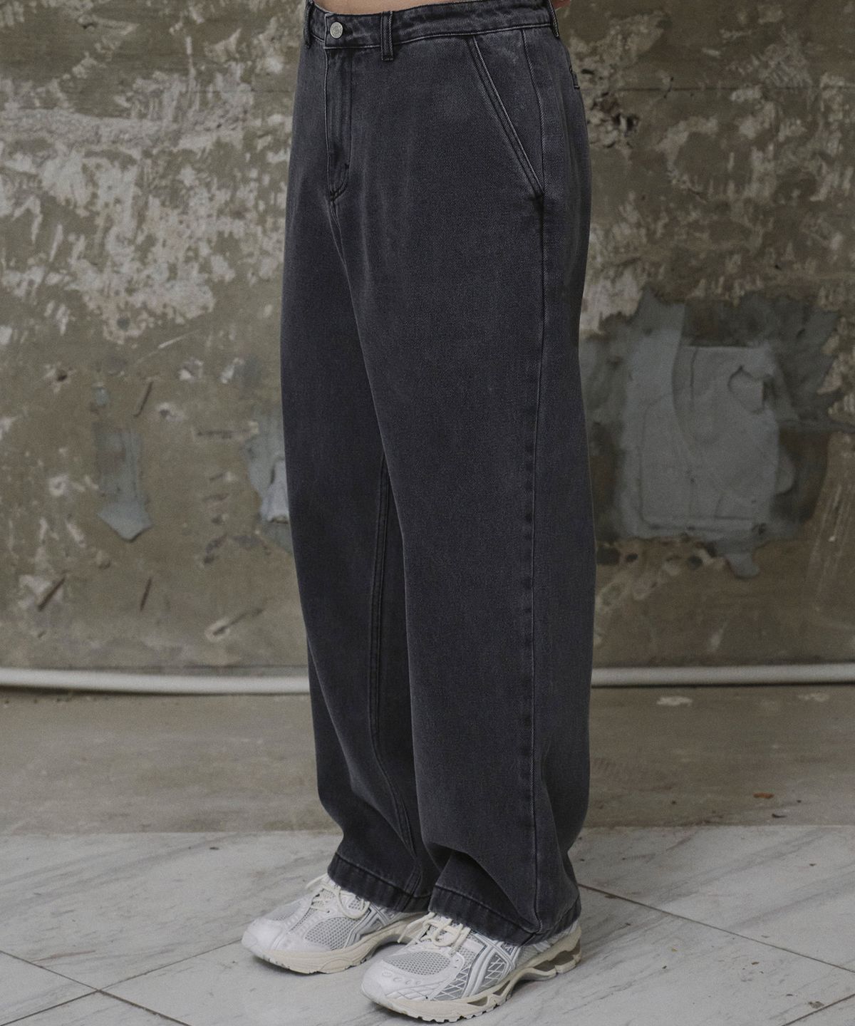 에르에르(ERER) Embroidered Detail Denim Pants Black