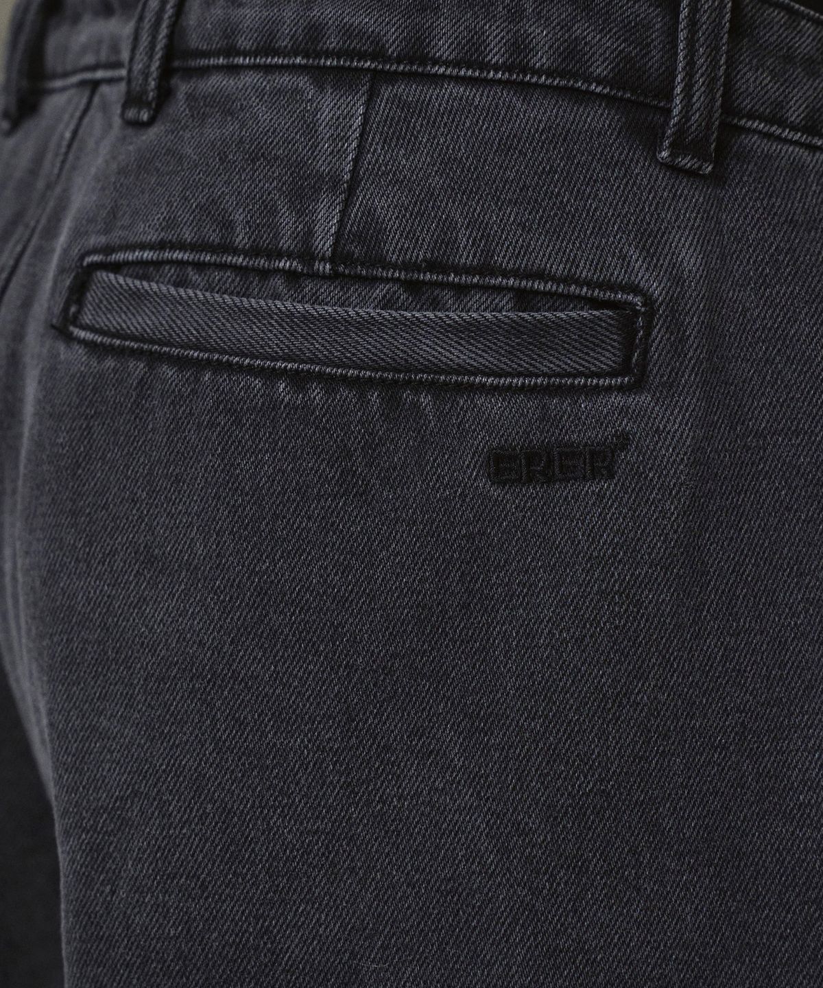 에르에르(ERER) Embroidered Detail Denim Pants Black