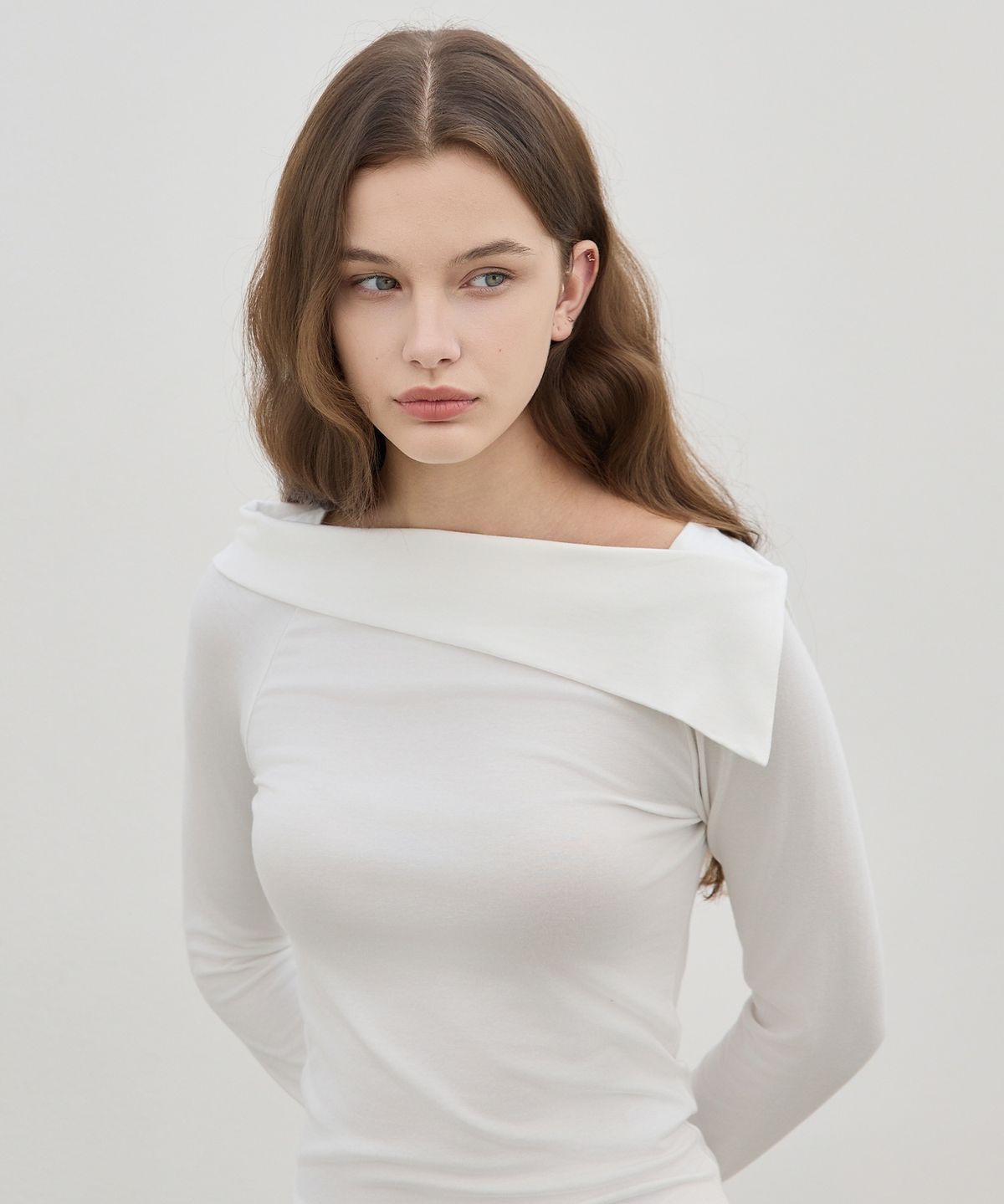 엘리오티(ELLIOTI) Off Shoulder LS Ts_2Color