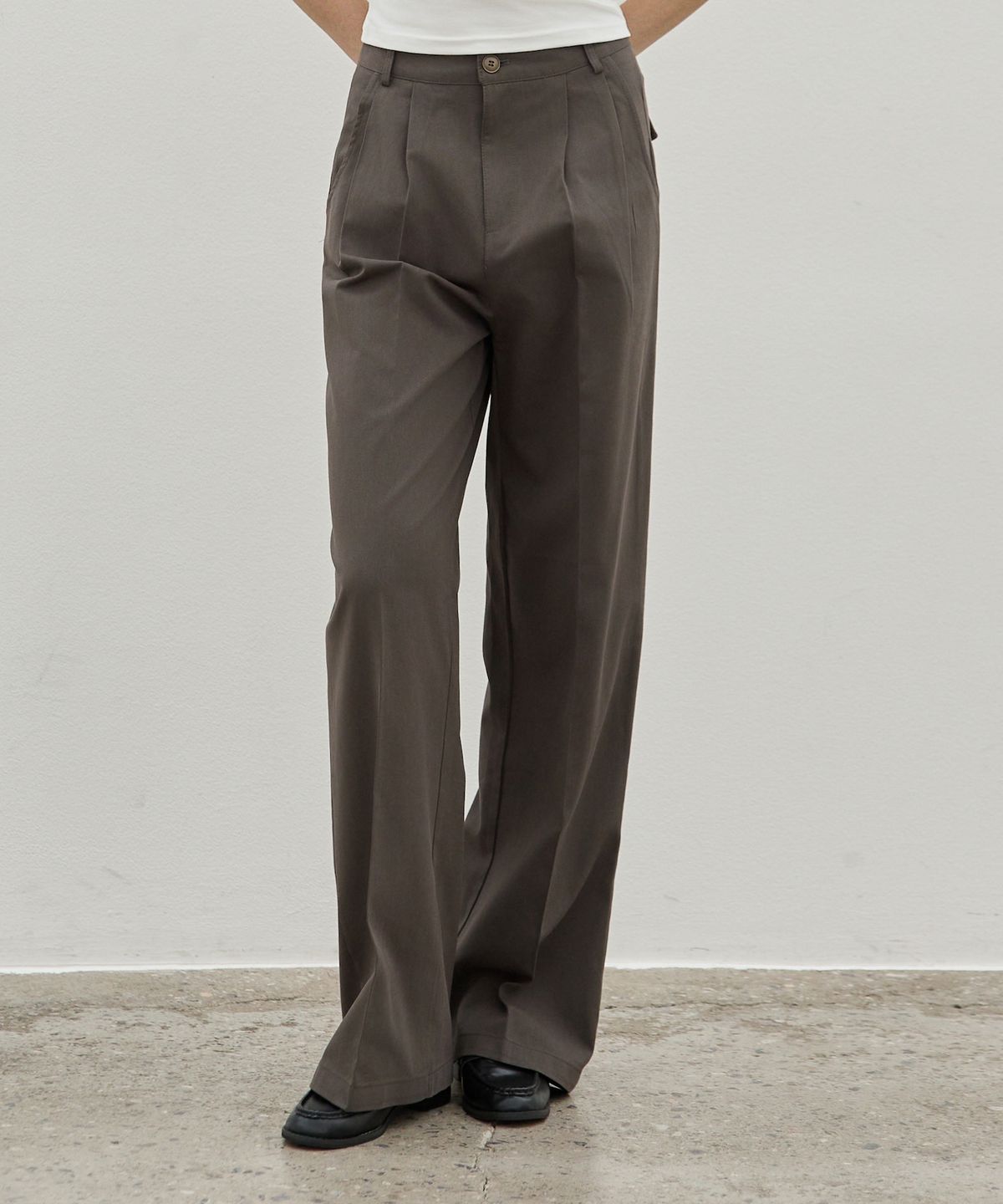 엘리오티(ELLIOTI) 2-Tuck Regular Chino Pants_3Color
