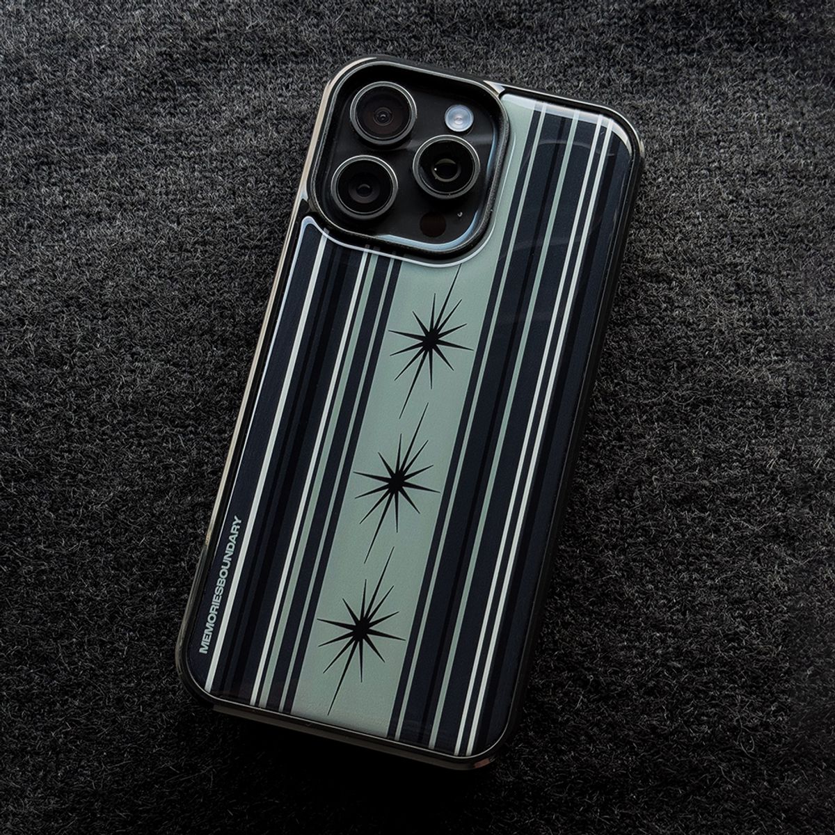 메모리즈바운더리(MEMORIESBOUNDARY) D.O.S Stripe Phone Case (Deep Sage Green)