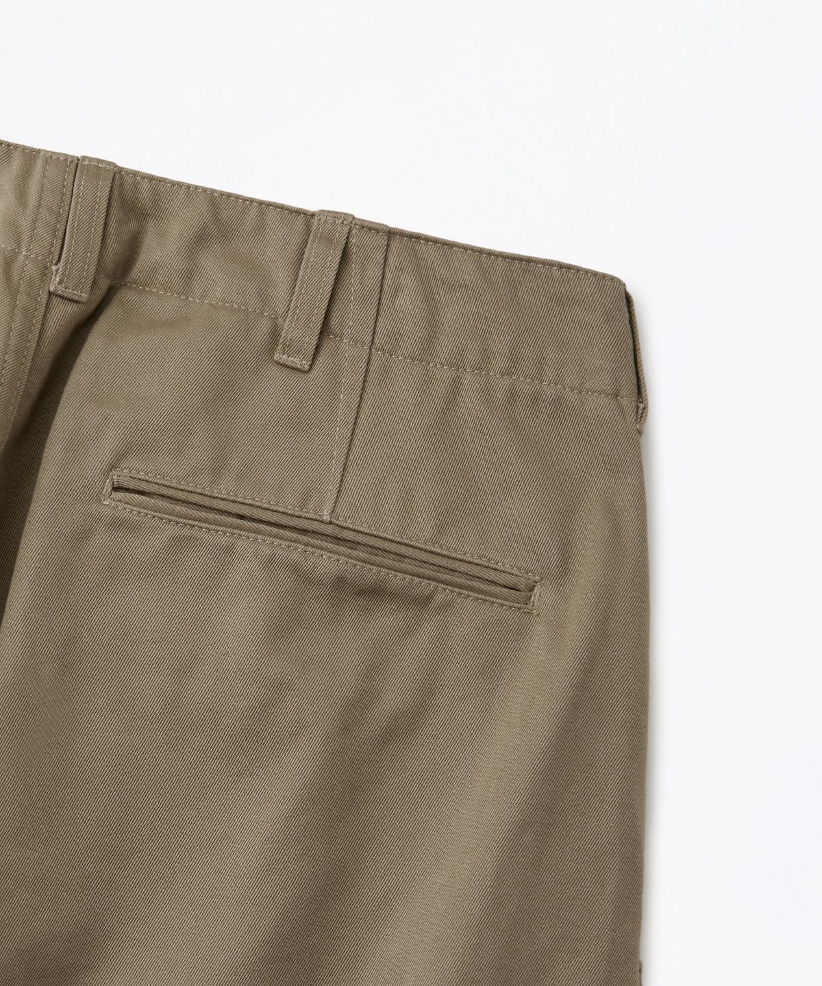 아웃스탠딩(OUTSTANDING) OFFICER CHINO SHORTS_KHAKI