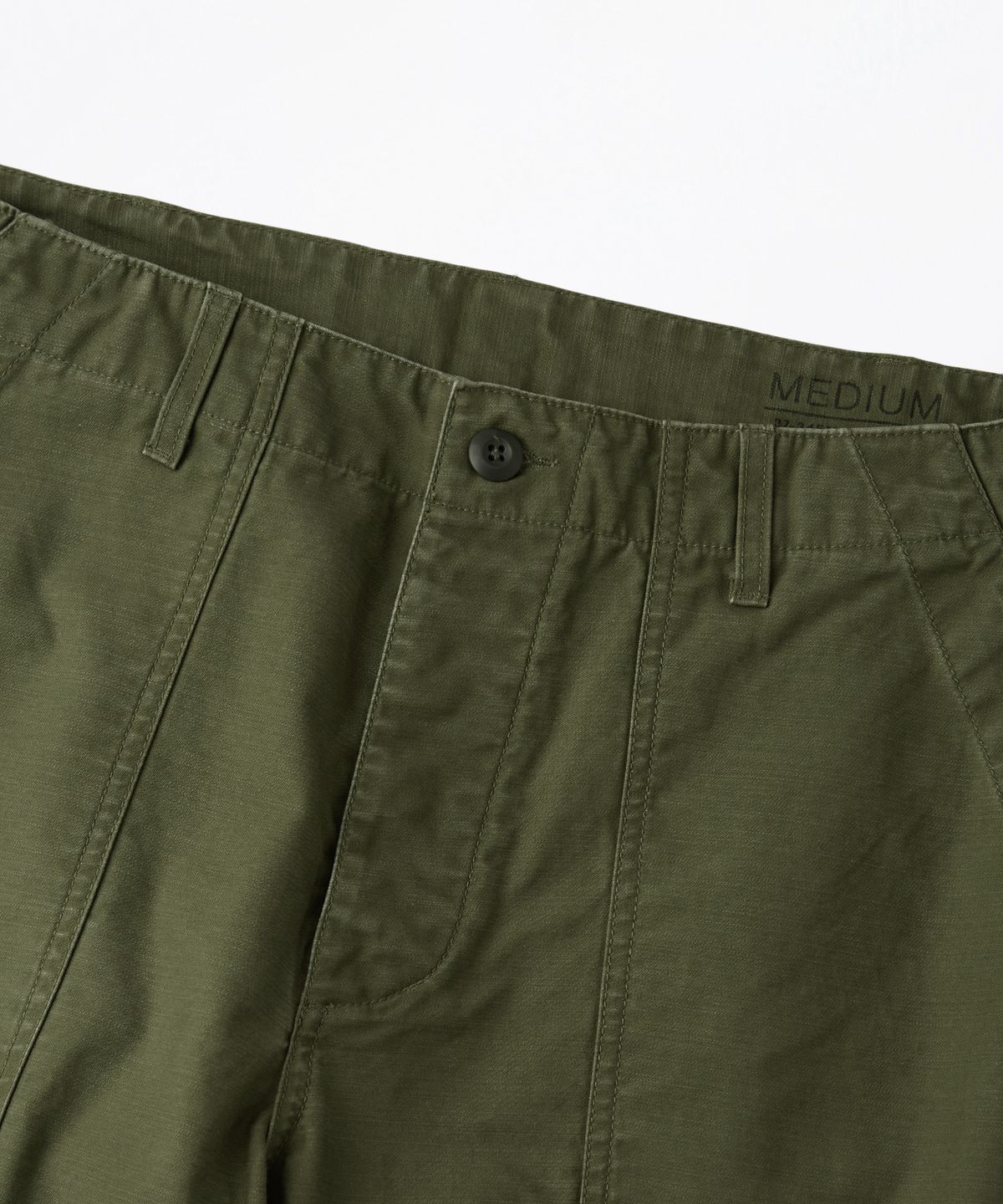 아웃스탠딩(OUTSTANDING) BACK SATIN FATIGUE SHORTS_OLIVE