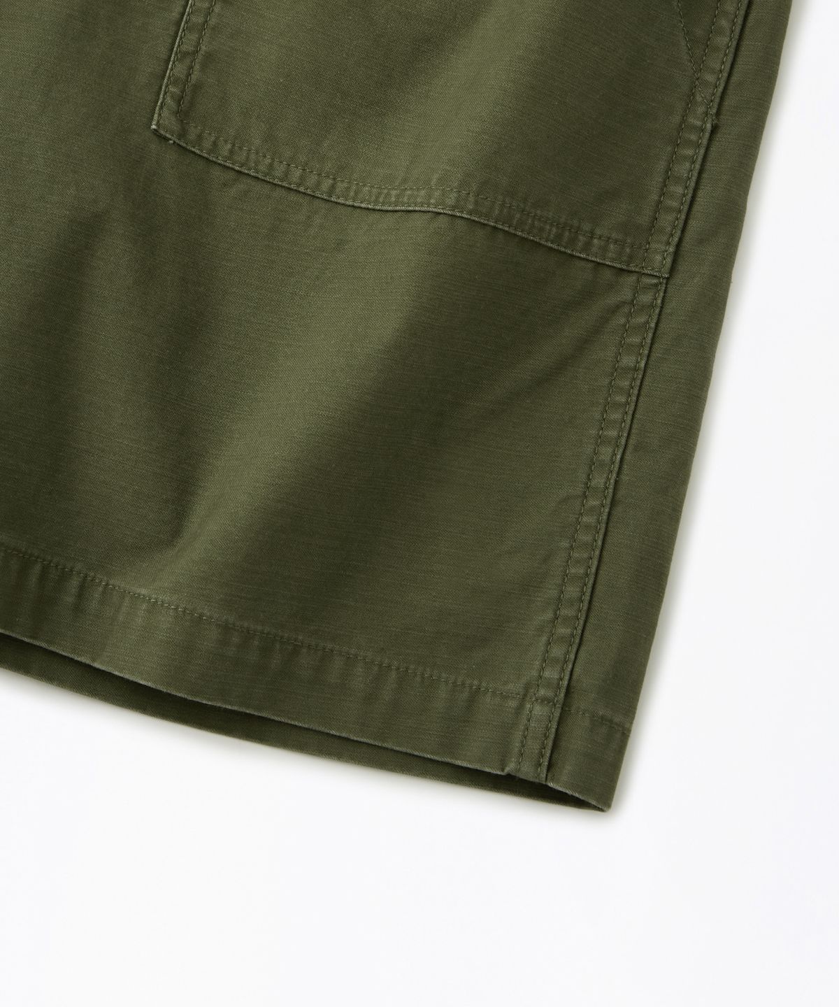 아웃스탠딩(OUTSTANDING) BACK SATIN FATIGUE SHORTS_OLIVE