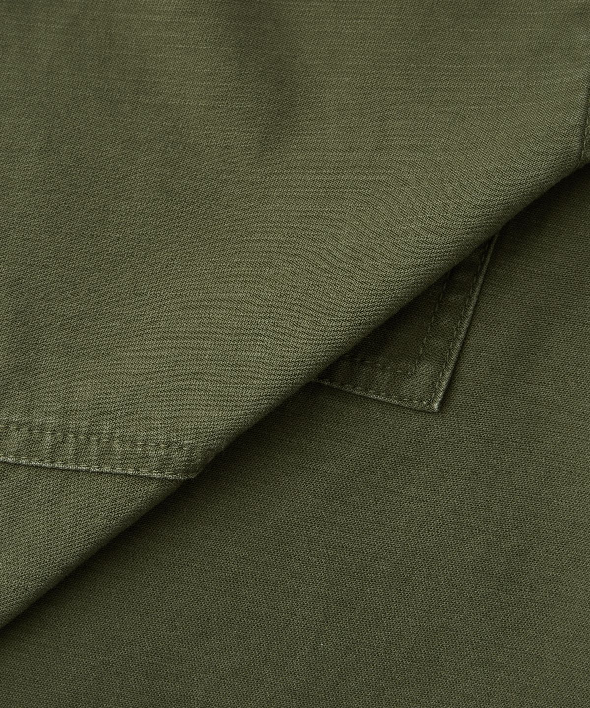 아웃스탠딩(OUTSTANDING) BACK SATIN FATIGUE SHORTS_OLIVE