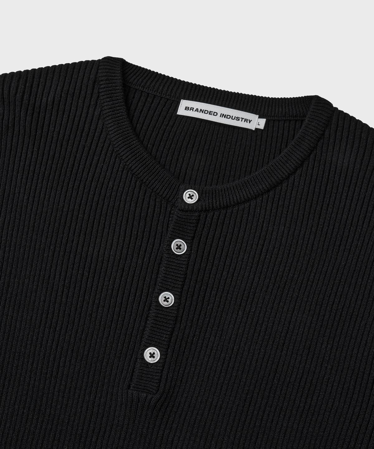 브랜디드(BRANDED) HARD TWIST RIBBED HENLEY NECK KNIT [BLACK]