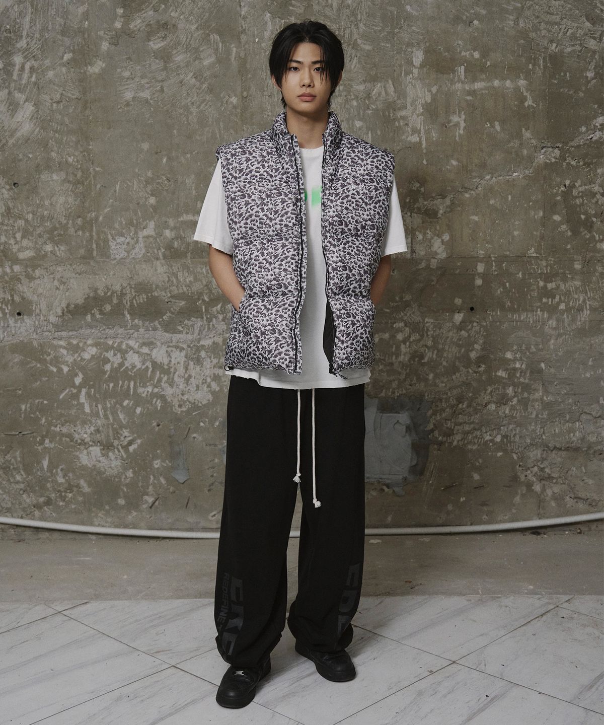 에르에르(ERER) Cutout Detail Sweatpants Black