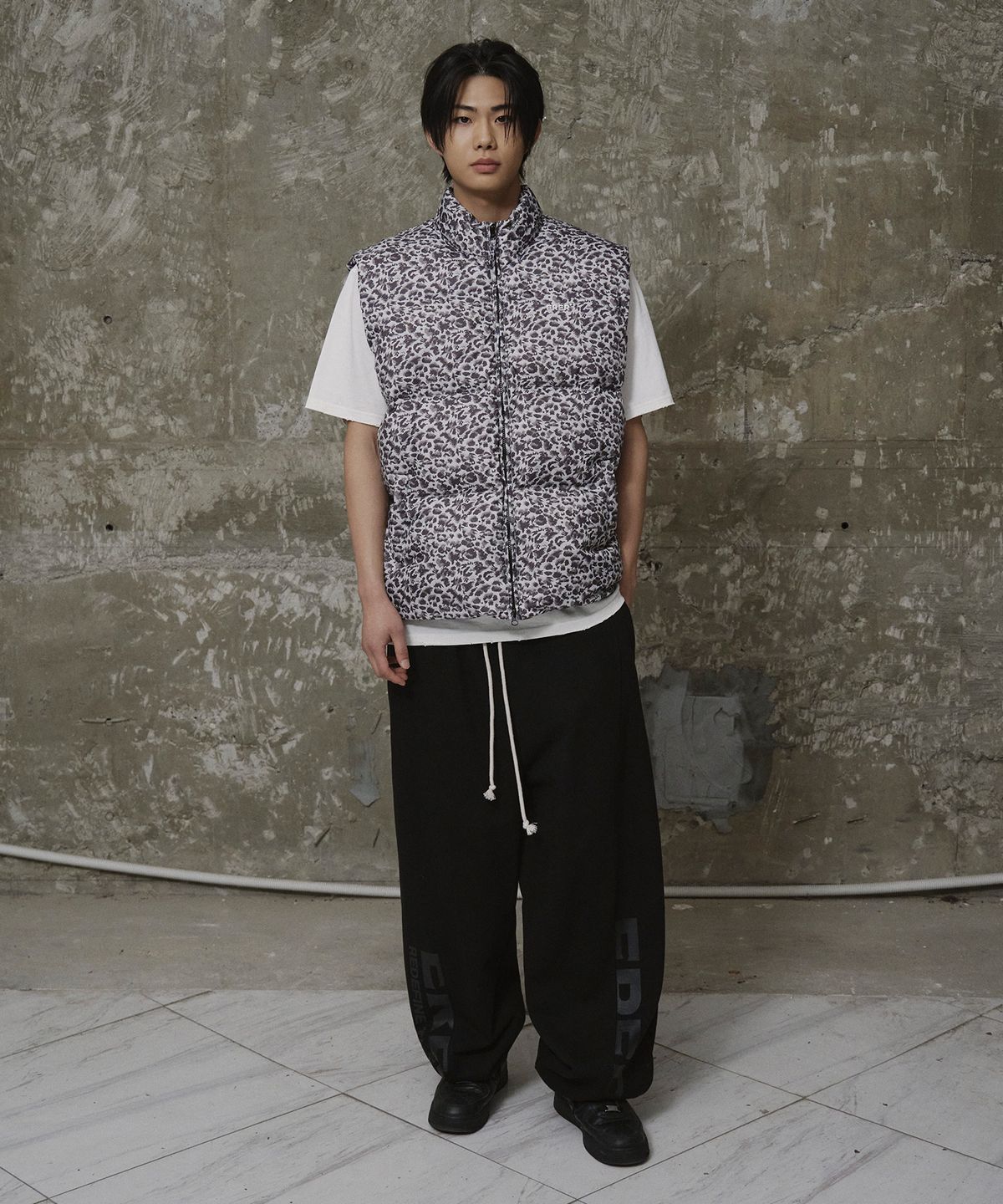 에르에르(ERER) Cutout Detail Sweatpants Black