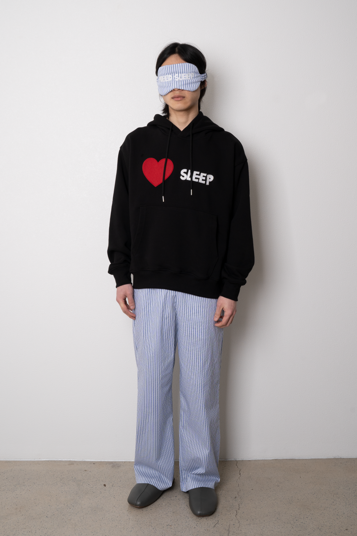니드슬립(NEED SLEEP) i love sleep hoodie [black]