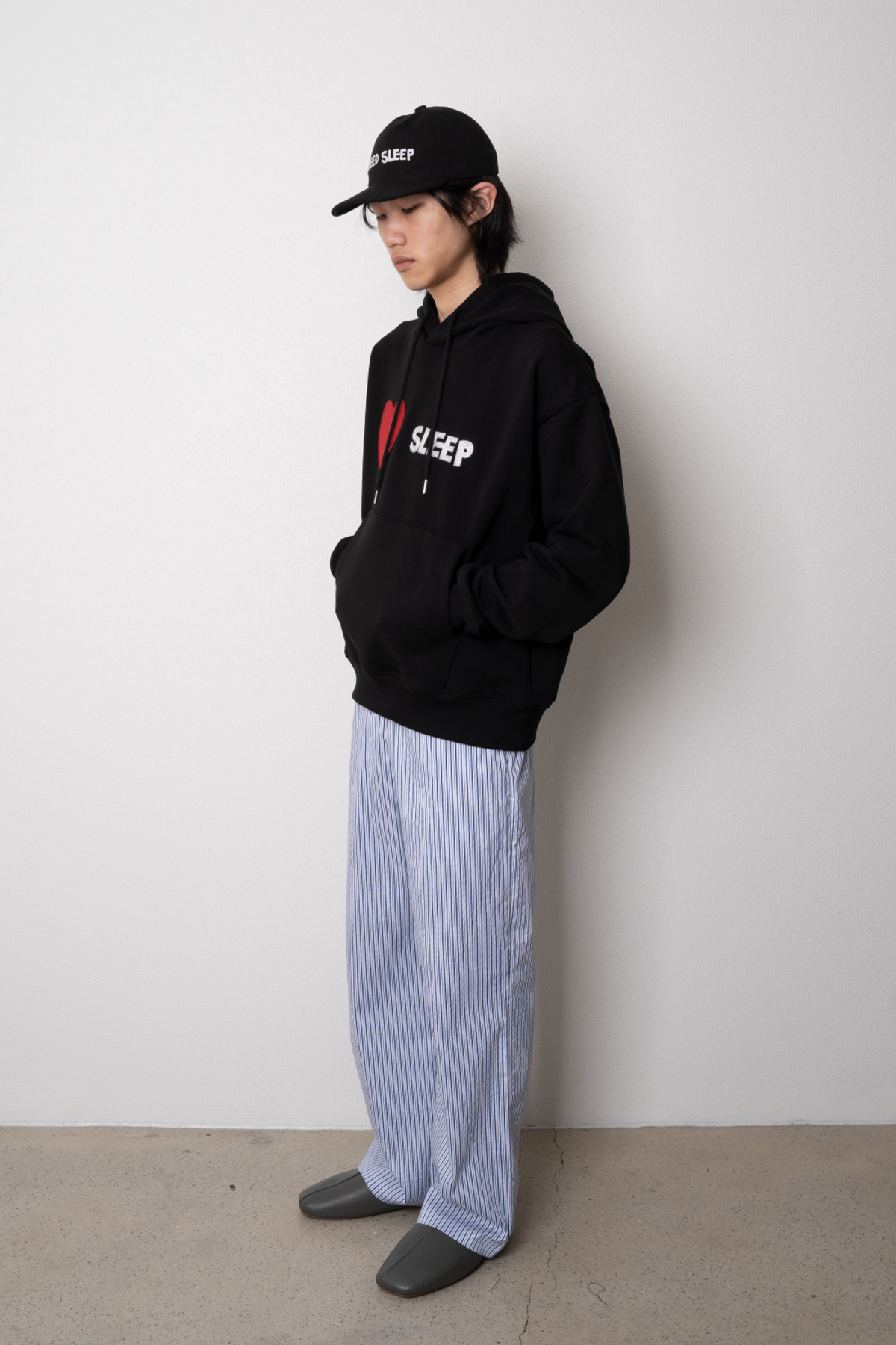 니드슬립(NEED SLEEP) i love sleep hoodie [black]