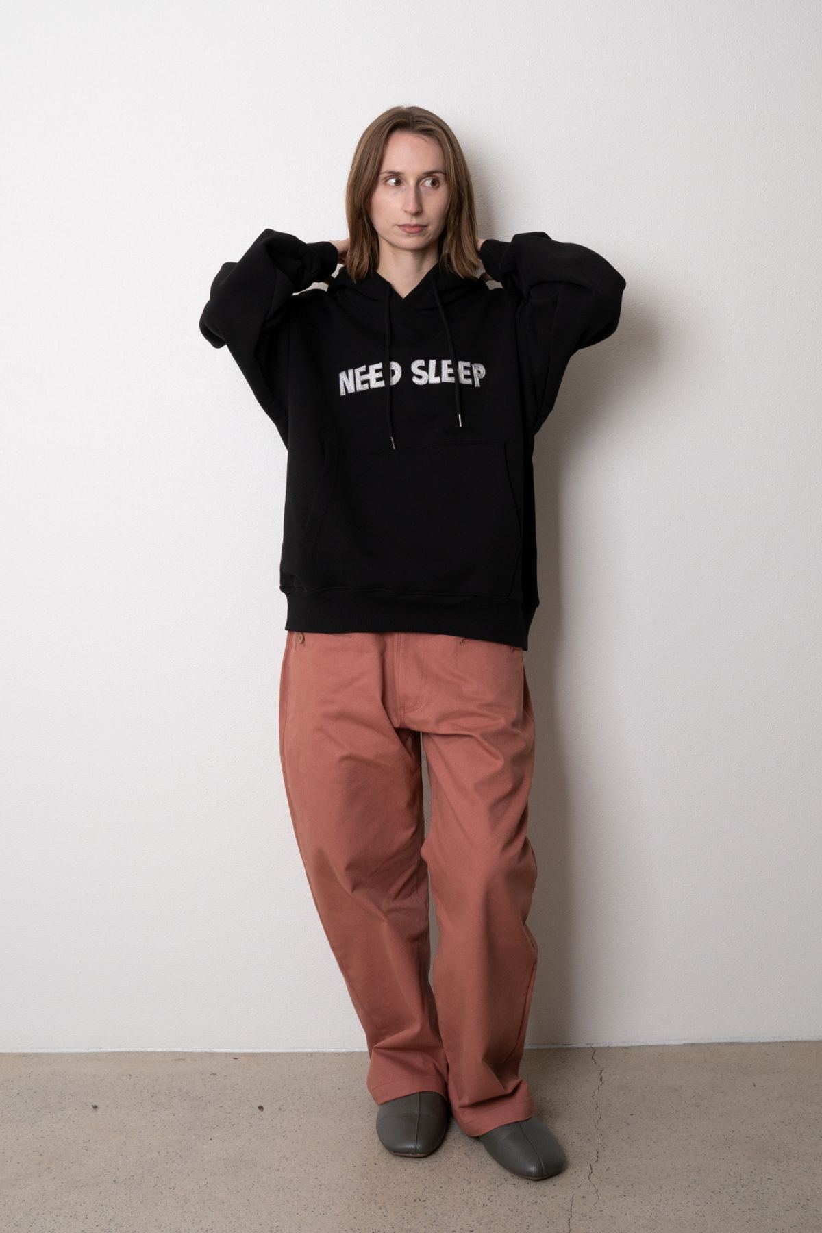 니드슬립(NEED SLEEP) need sleep hoodie [black]