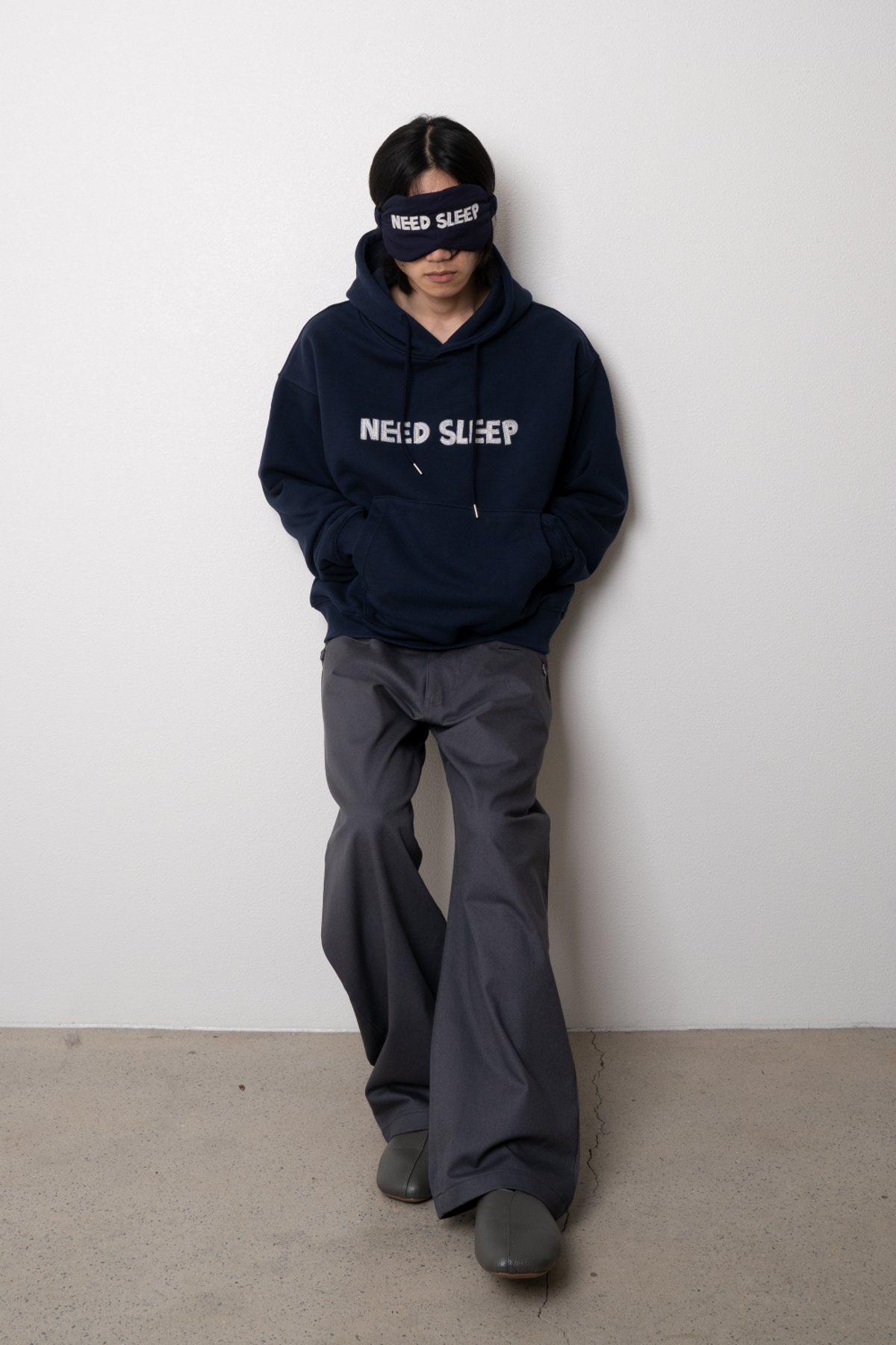 니드슬립(NEED SLEEP) need sleep hoodie [dark navy]