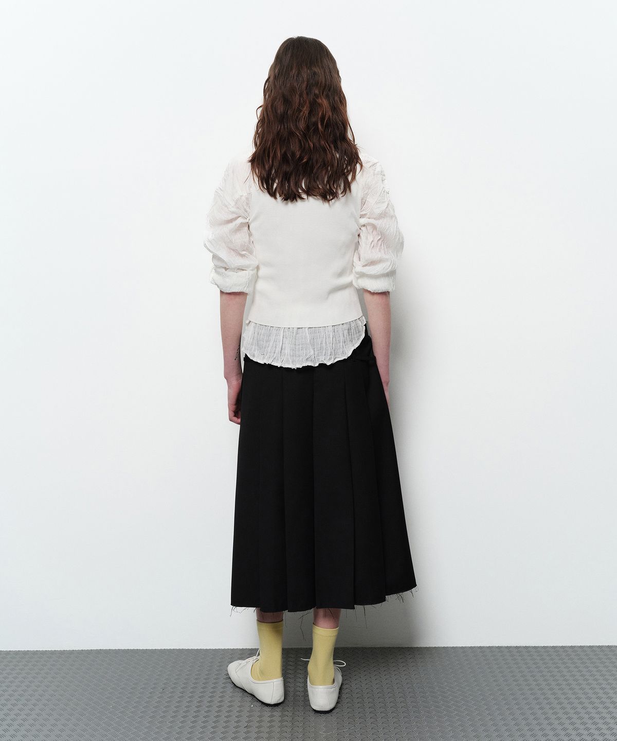다이애그널(DIAGONAL) FLOWER BUTTON KNIT VEST (ivory)